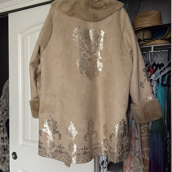 Faux suede cozy Women's Coat - Picture 7 of 8